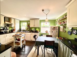 Dining Kitchen- click for photo gallery